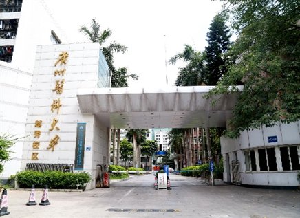 越秀校区门口