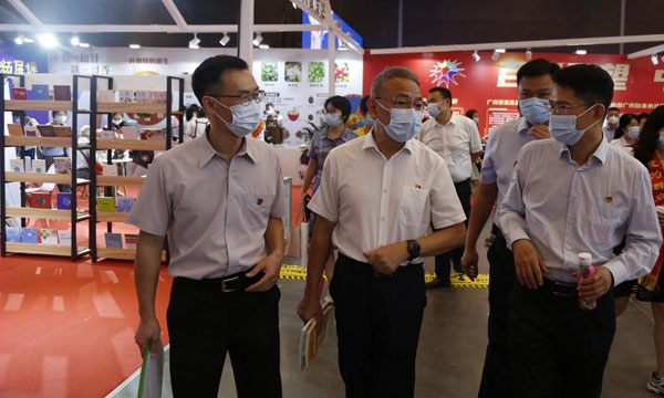 图4.广州创新科普嘉年华会场巡展.jpg