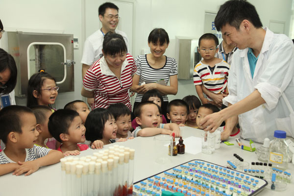中广测照片-酸碱变色小实验.jpg