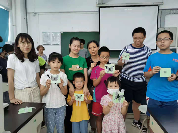 华农昆虫学科普基地标本制作.jpg