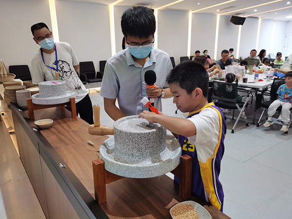 研磨小麦.jpg