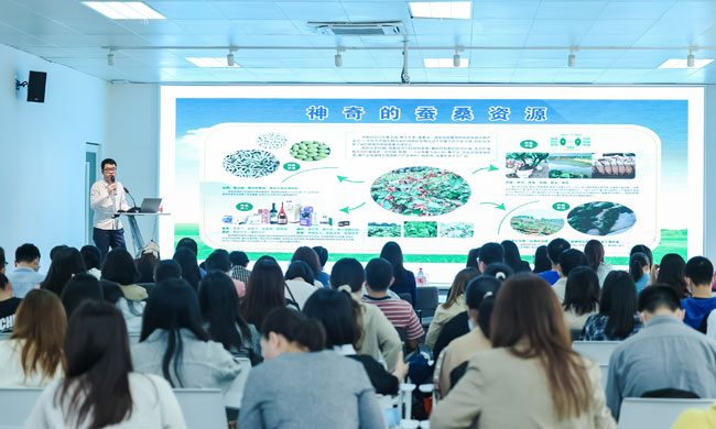 图3.高飞分享如何推动科普资源产业化.jpg