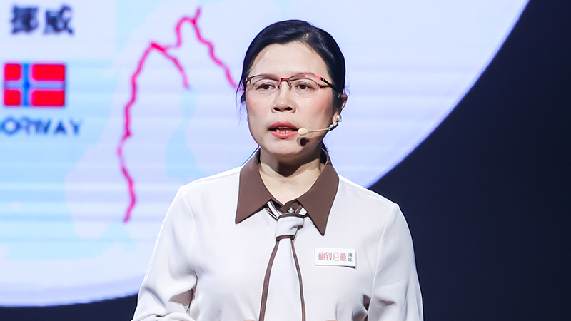 图片7 孙珍&times;主持人.png