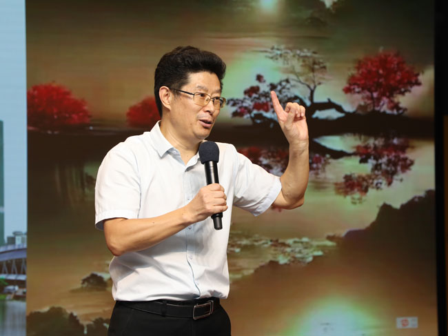 图2.演讲嘉宾.jpg