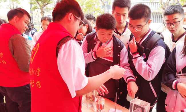 图3.南方医科大学人体科学馆摊位.jpg