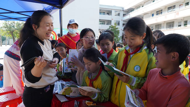 图2.香蜜山生态果庄科普基地讲解知识.jpg