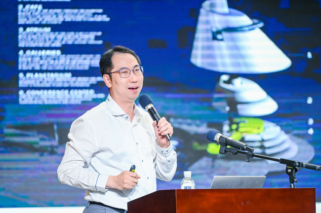 图2.澳门科学馆馆长邵汉彬作主题分享.jpg
