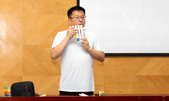 图2.演讲嘉宾.jpg